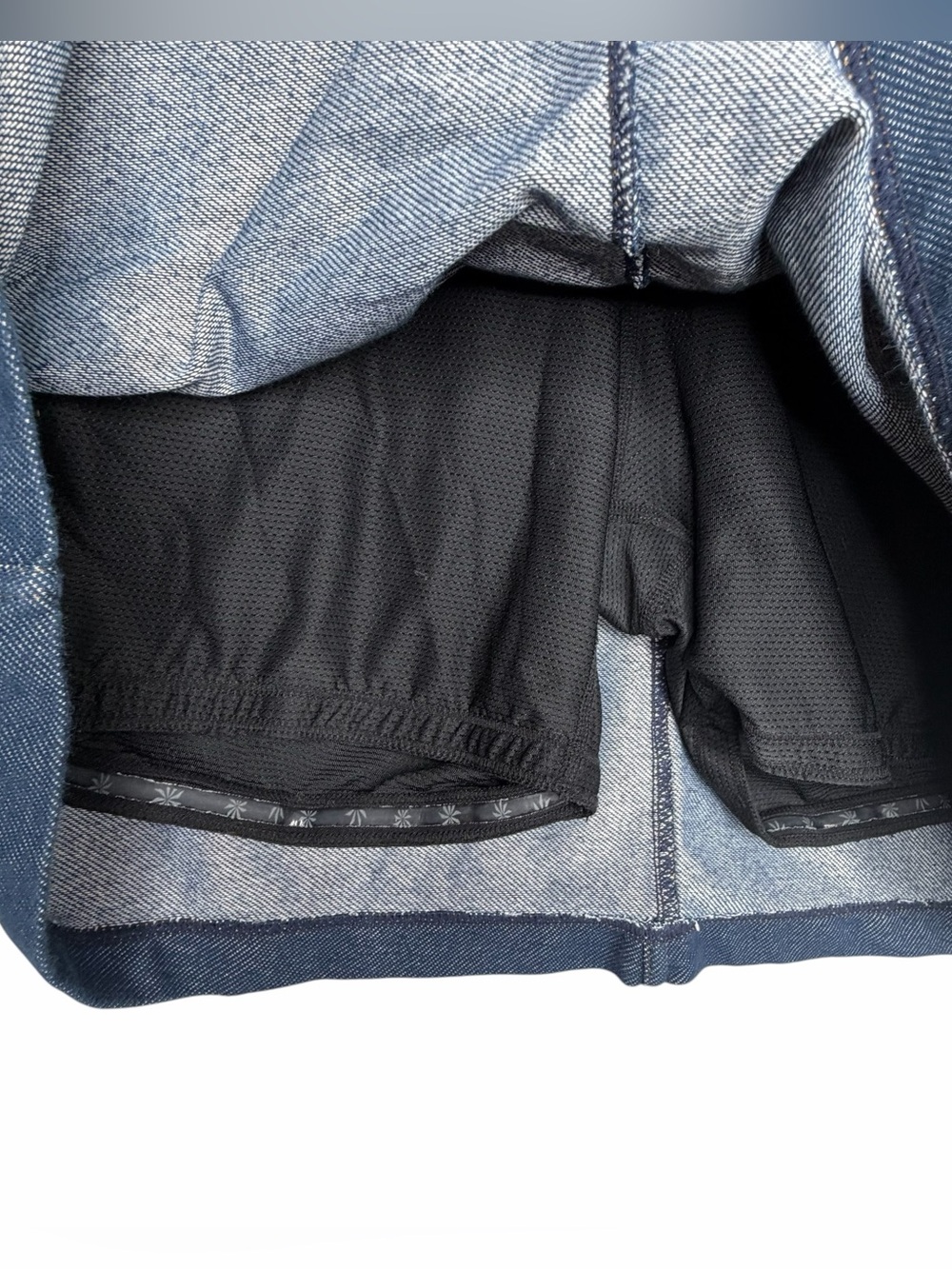 Athleta Denim Bettona Classic Skort M Blue Jean Stretch Travel Hiking Outdoor - Picture 4 of 7